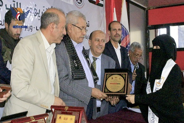 تجلیل از برگزیدگان مسابقات قرآن دانشجویان در یمن+عکس