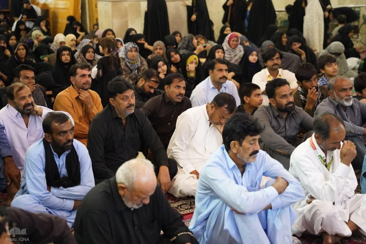 برگزاری مراسم «حی علی العزا» ویژه زائران غیرایرانی حرم رضوی