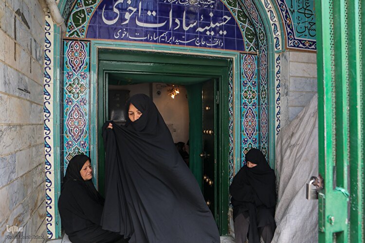 عزاداران حسینی در تکیه سادات اخوی