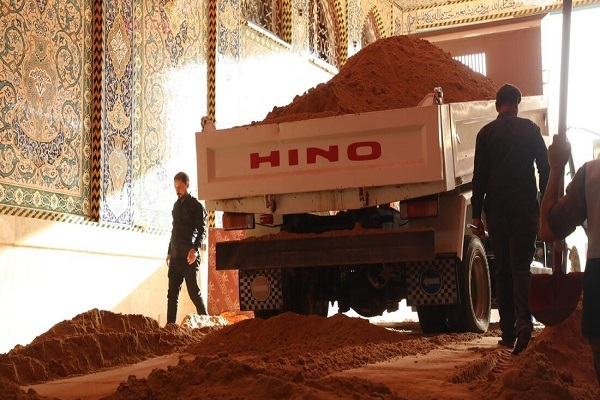 آماده سازی صحن حرم امام حسین(ع) برای مراسم عزاداری طویریج + عکس