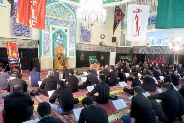 برگزاری مراسم احیای قرآن شب عاشورا در مسجد صدوق شهرری