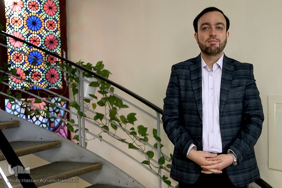 رونمایی از کتاب «دین خالص، اشک بر نور خدا حسین(ع)»