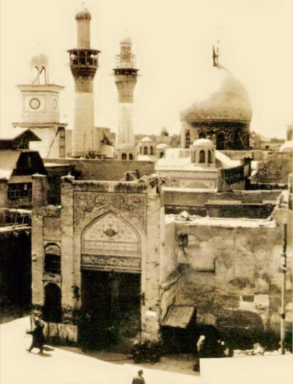 تصویری قدیمی از ضریح امام حسین(ع) در سال ۱۹۶۰ م تصویری قدیمی از ضریح امام حسین(ع) در سال ۱۹۶۰ م