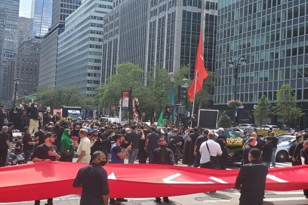 از توزیع گسترده نذری در خیابانهای آمریکا تا اقامه نماز ظهر عاشورا در لندن از توزیع گسترده نذری در خیابانهای آمریکا تا اقامه نماز ظهر عاشورا در لندن