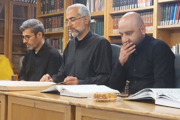 برگزاری مراسم احیای قرآنی شب عاشورا در کتابخانه مهد قرآن + عکس