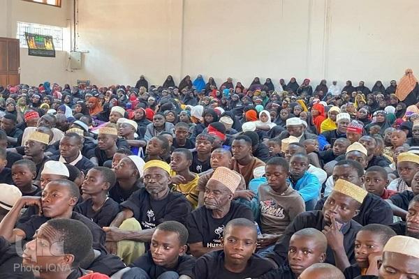 مسلمانان تانزانیا مراسم عزای امام حسین (ع) را اقامه کردند مسلمانان تانزانیا مراسم عزای امام حسین (ع) را اقامه کردند