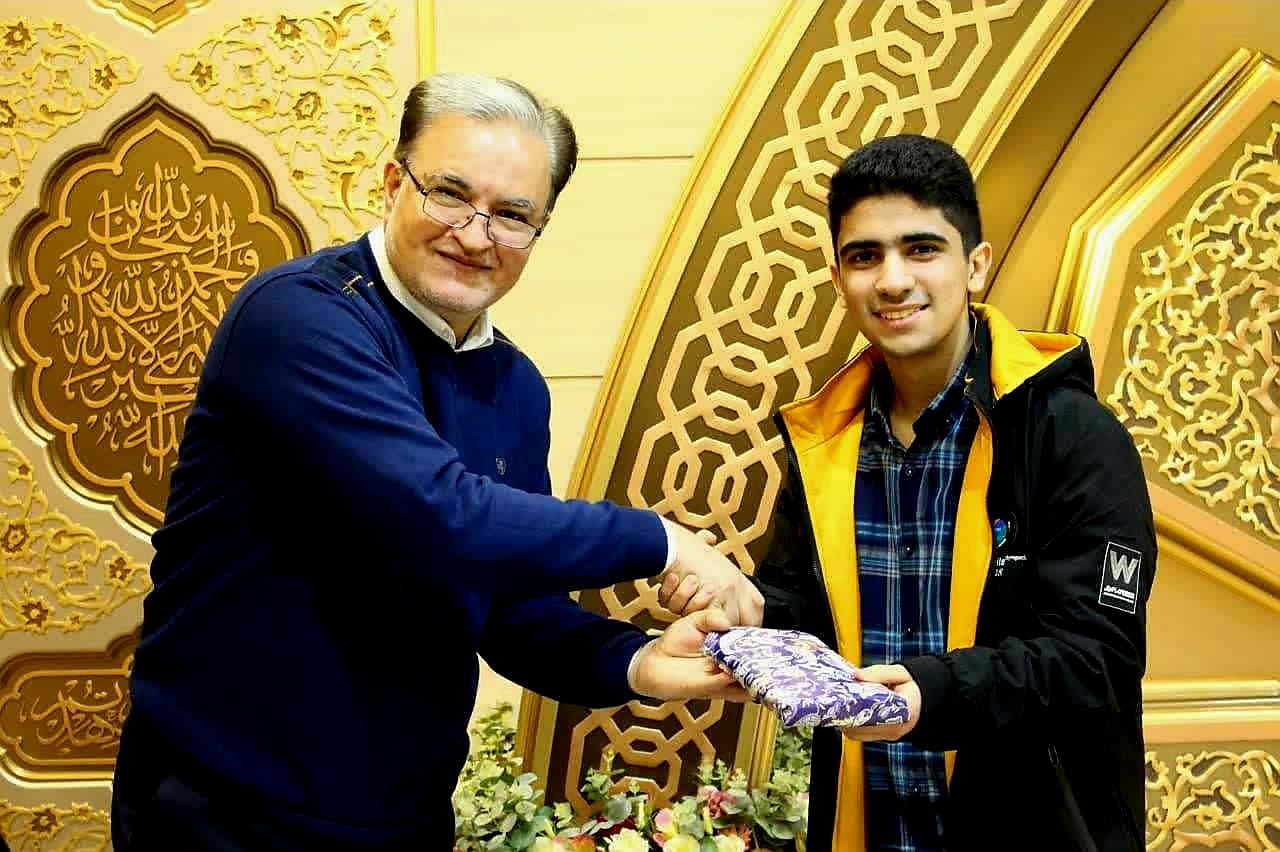 از مسقط تا مسجدالحرام برای اهتزاز پرچم قرآنی ایران از مسقط تا مسجدالحرام برای اهتزاز پرچم قرآنی ایران