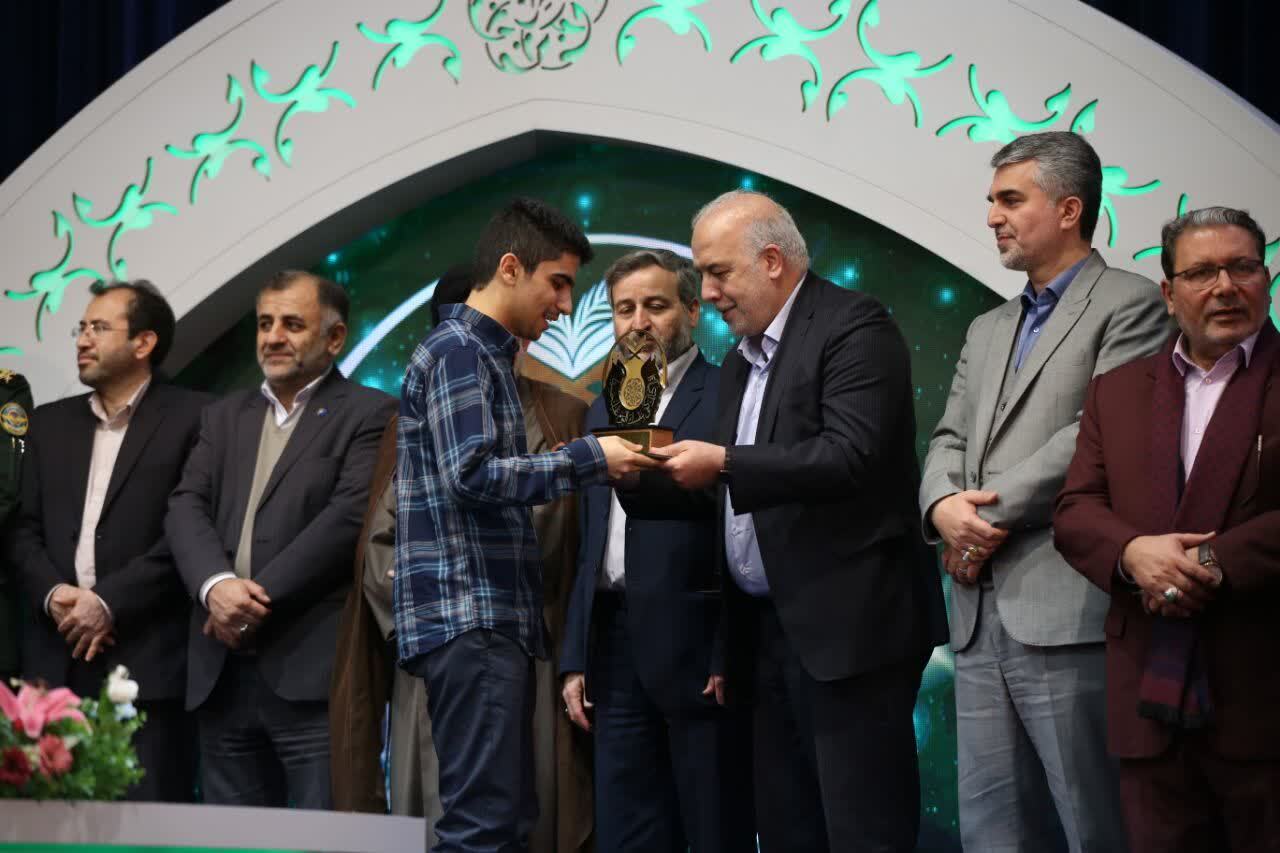 از مسقط تا مسجدالحرام برای اهتزاز پرچم قرآنی ایران از مسقط تا مسجدالحرام برای اهتزاز پرچم قرآنی ایران