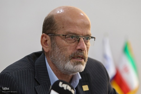 دولت وزارتخانه‌ها را موظف به خرید محصولات جهاد دانشگاهی کند