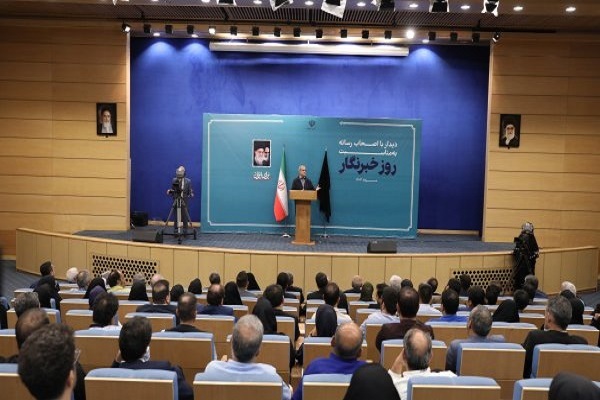 تأکید رئیس جمهور بر نقد منصفانه