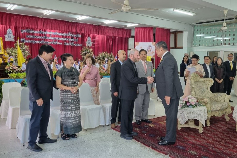اعطای بورسیه تحصیلی به دانشآموزان بنیاد زنان مسلمان تایلند اعطای بورسیه تحصیلی به دانشآموزان بنیاد زنان مسلمان تایلند