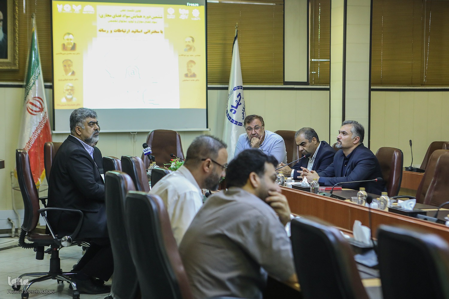 ارتقا سواد فضای مجازی؛ با توصیه یا صبوری