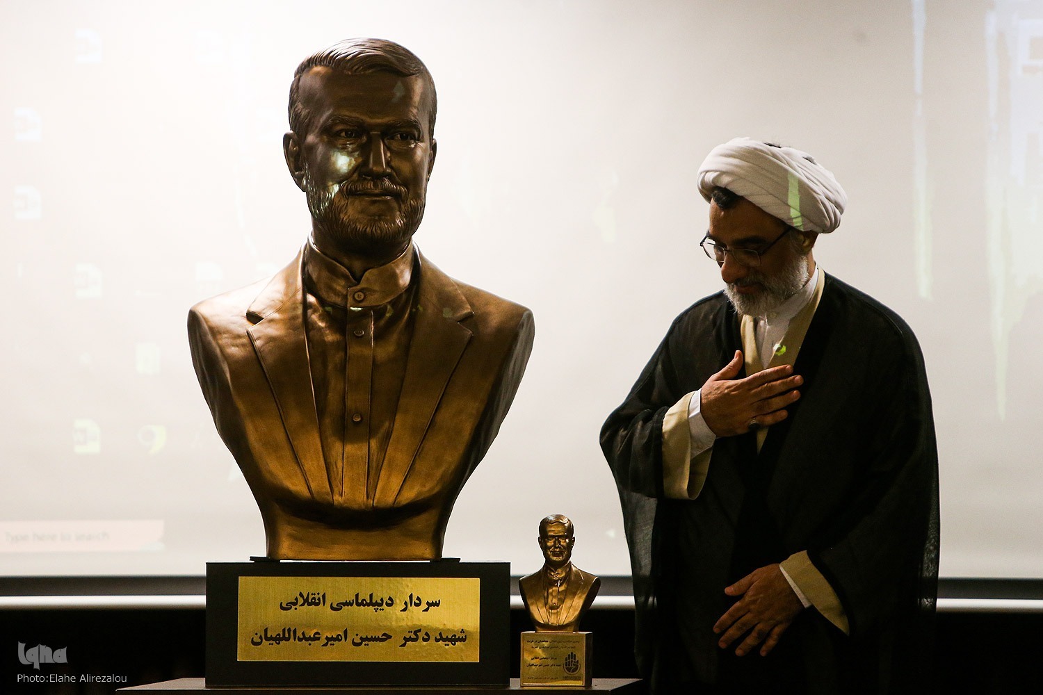 تجمیع میدان و دیپلماسی؛ الگوی حکمرانی سیاسی شهید امیرعبداللهیان تجمیع میدان و دیپلماسی؛ الگوی حکمرانی سیاسی شهید امیرعبداللهیان