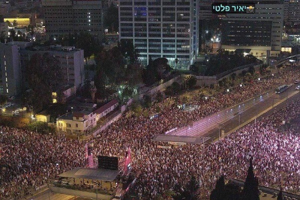 از حمله به جولان اشغالی تا اعتراضات داخلی علیه نتانیاهو از حمله به جولان اشغالی تا اعتراضات داخلی علیه نتانیاهو