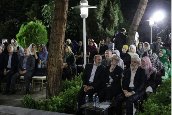 شاهنامه زبان فارسی باستان و میانه را برای عموم قابل درک است