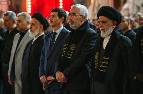 برافراشته شدن پرچم عزا به مناسبت سالروز رحلت پیامبر (ص) در نجف اشرف + عکس