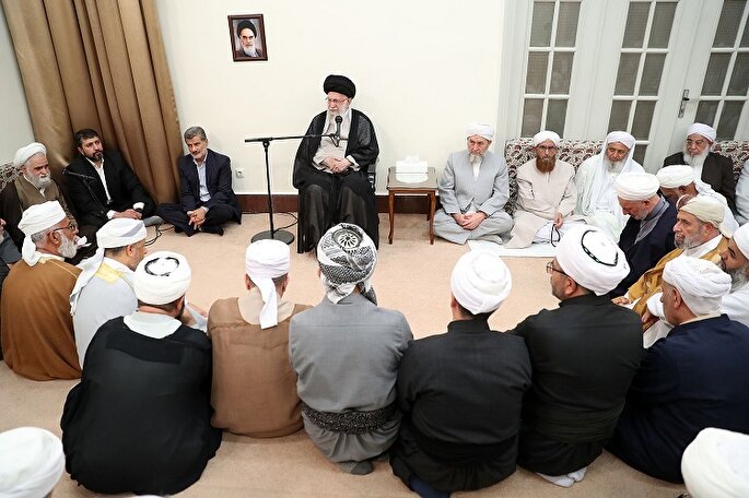 رهبر معظم انقلاب در دیدار جمعی از علما، امامان جمعه و مدیران مدارس علمیه اهل سنت سراسر کشور