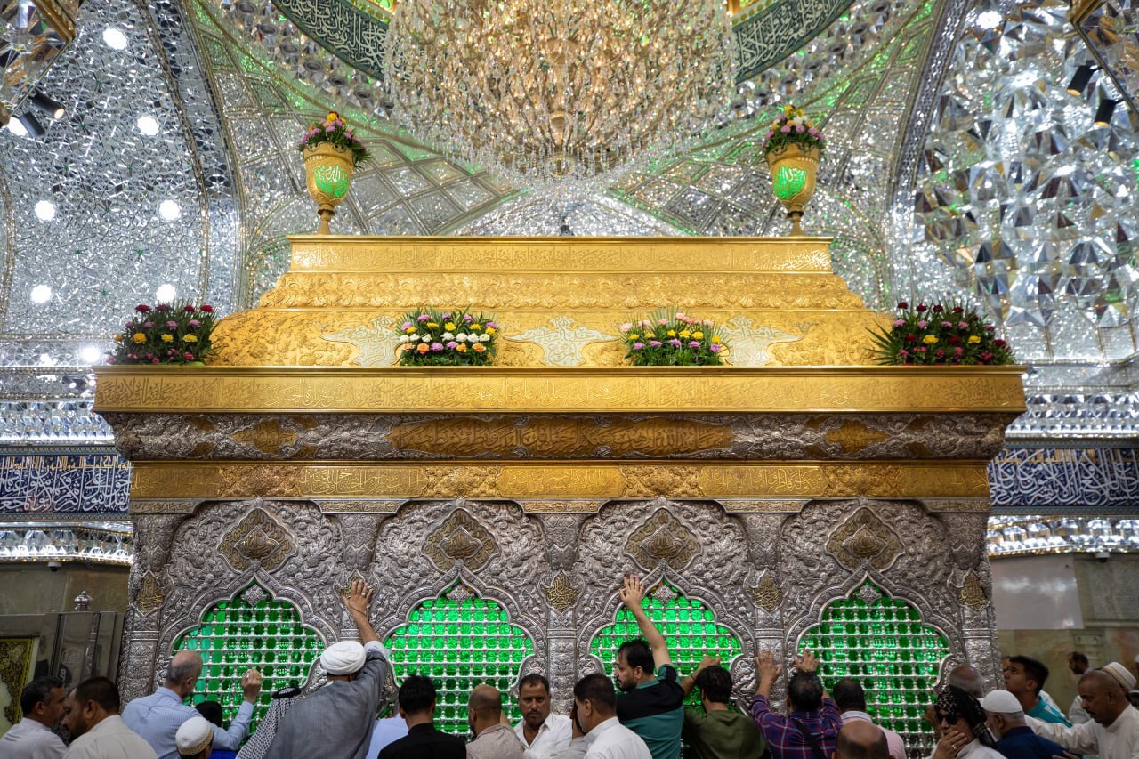 حرم امام حسین(ع) در آستانه میلاد پیامبر(ص) گل‌آرایی شد + عکس