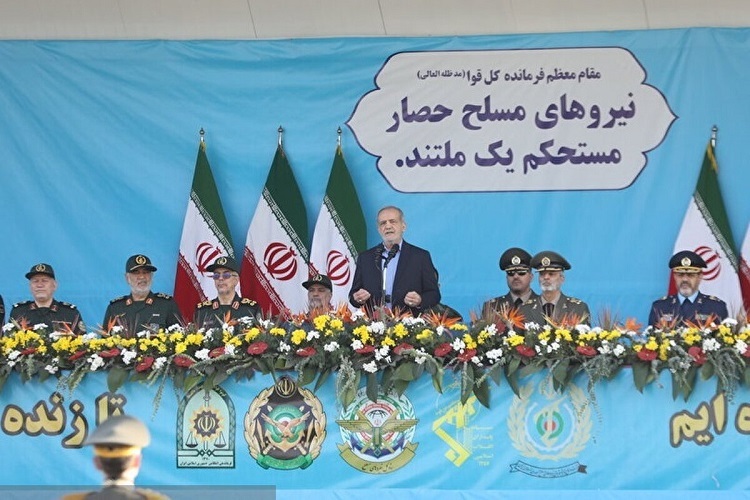 مسعود پزشکیان در آیین رژه مشترک نیرو‌های مسلح