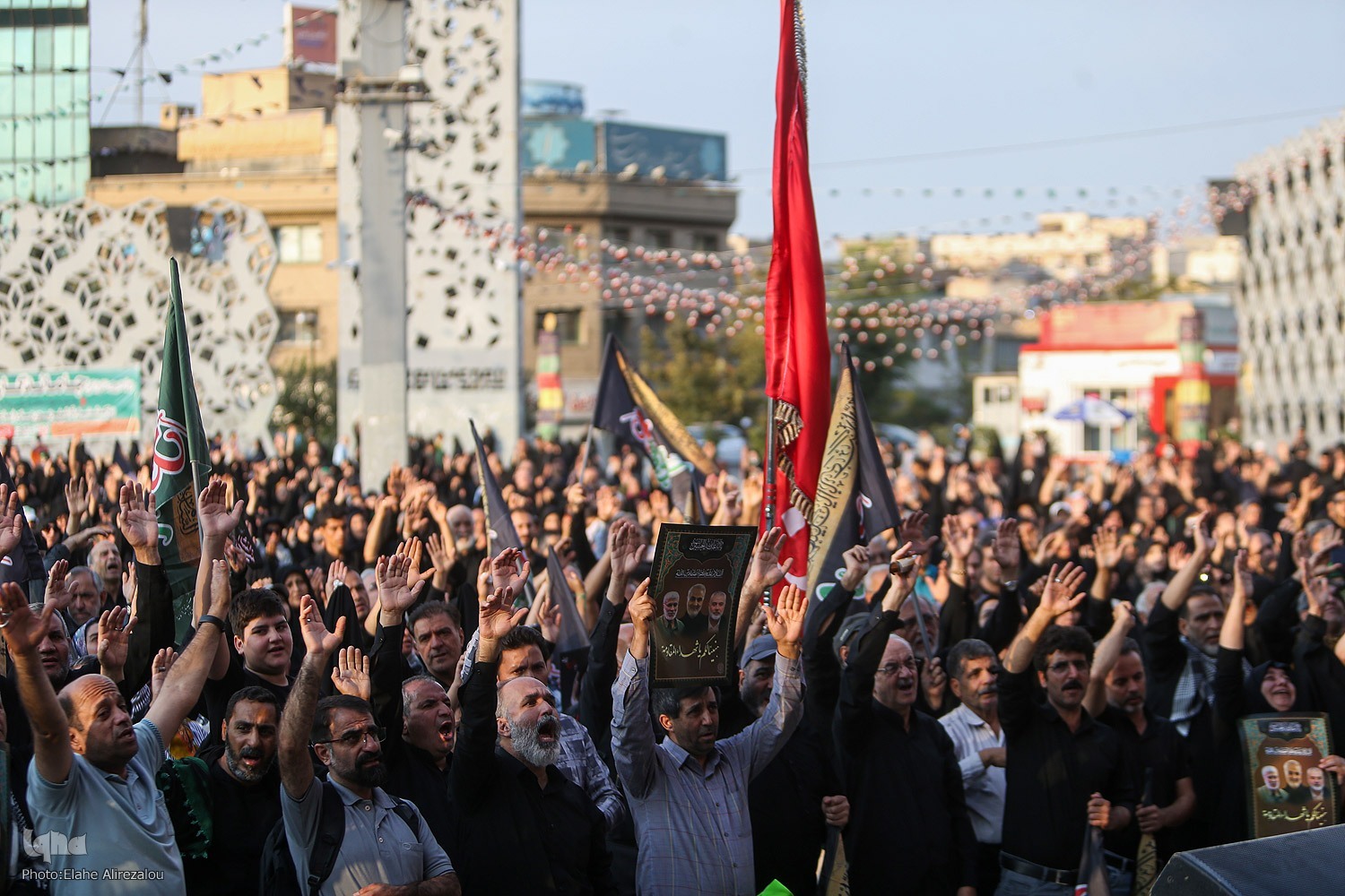 اقیانوس اینبار در قلب تهران