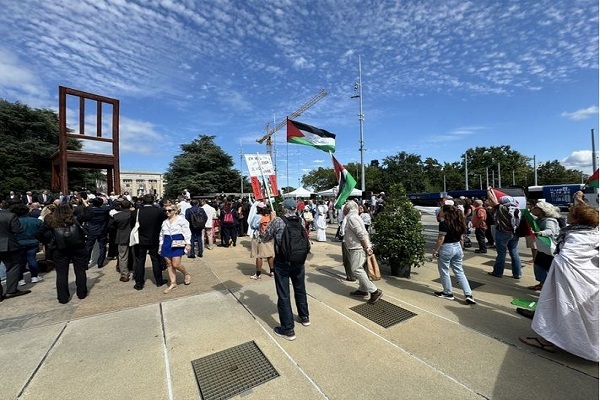 تظاهرات حامیان فلسطین علیه وزیر خارجه سوئیس + عکس تظاهرات حامیان فلسطین علیه وزیر خارجه سوئیس + عکس
