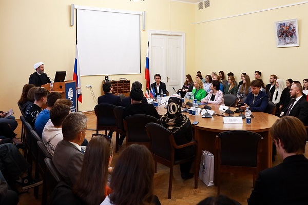 نیازمند گسترش روابط فرهنگی میان ایران و روسیه هستیم نیازمند گسترش روابط فرهنگی میان ایران و روسیه هستیم