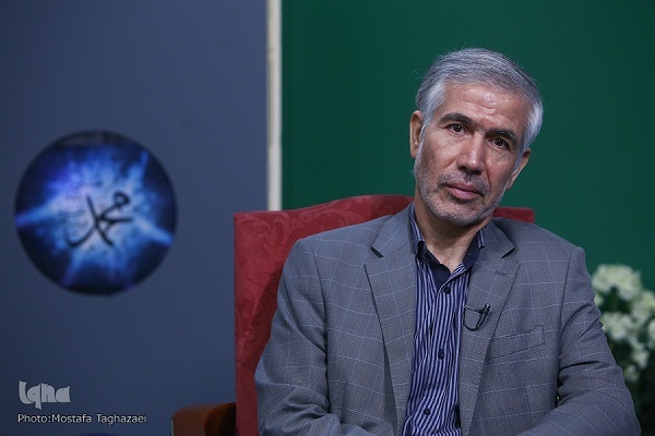 دفاع از انقلاب دین‌خواهی و عرفان مثلث تمییز اصالت ادبیت مقاومت است