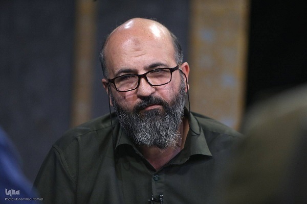 دفاع از انقلاب دین‌خواهی و عرفان مثلث تمییز اصالت ادبیت مقاومت است