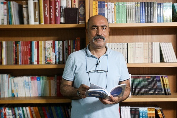 درجا زدن ادبیات دفاع مقدس باعث ایحاد فاصله با نسل جدید شد/ ادبیات معاصر ما هنوز جهانی شده چه رسد به ادبیات دفاع مقدس+ فیلم