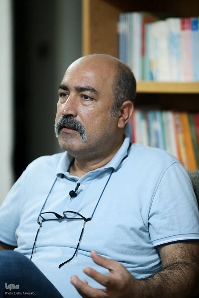 درجا زدن ادبیات دفاع مقدس باعث ایحاد فاصله با نسل جدید شد/ ادبیات معاصر ما هنوز جهانی شده چه رسد به ادبیات دفاع مقدس+ فیلم