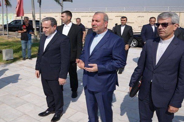 ادای احترام عراقچی به شهیدان سلیمانی و المهندس