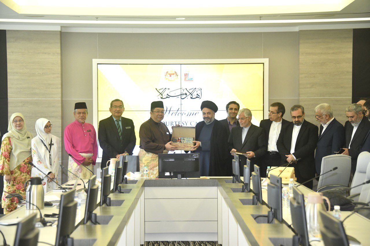 طرح پیشنهادی تأسیس پارلمان قرآنی جهان اسلام بررسی شد// اماده طرح پیشنهادی تأسیس پارلمان قرآنی جهان اسلام بررسی شد// اماده