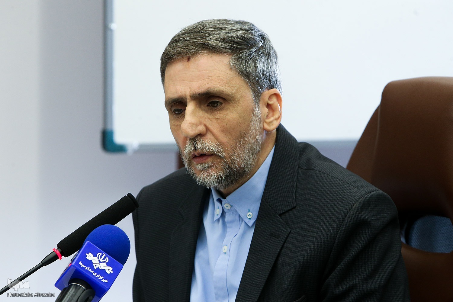 تأثیر رسانه‌های اجتماعی در کاهش پایبندی به هویت فرهنگی