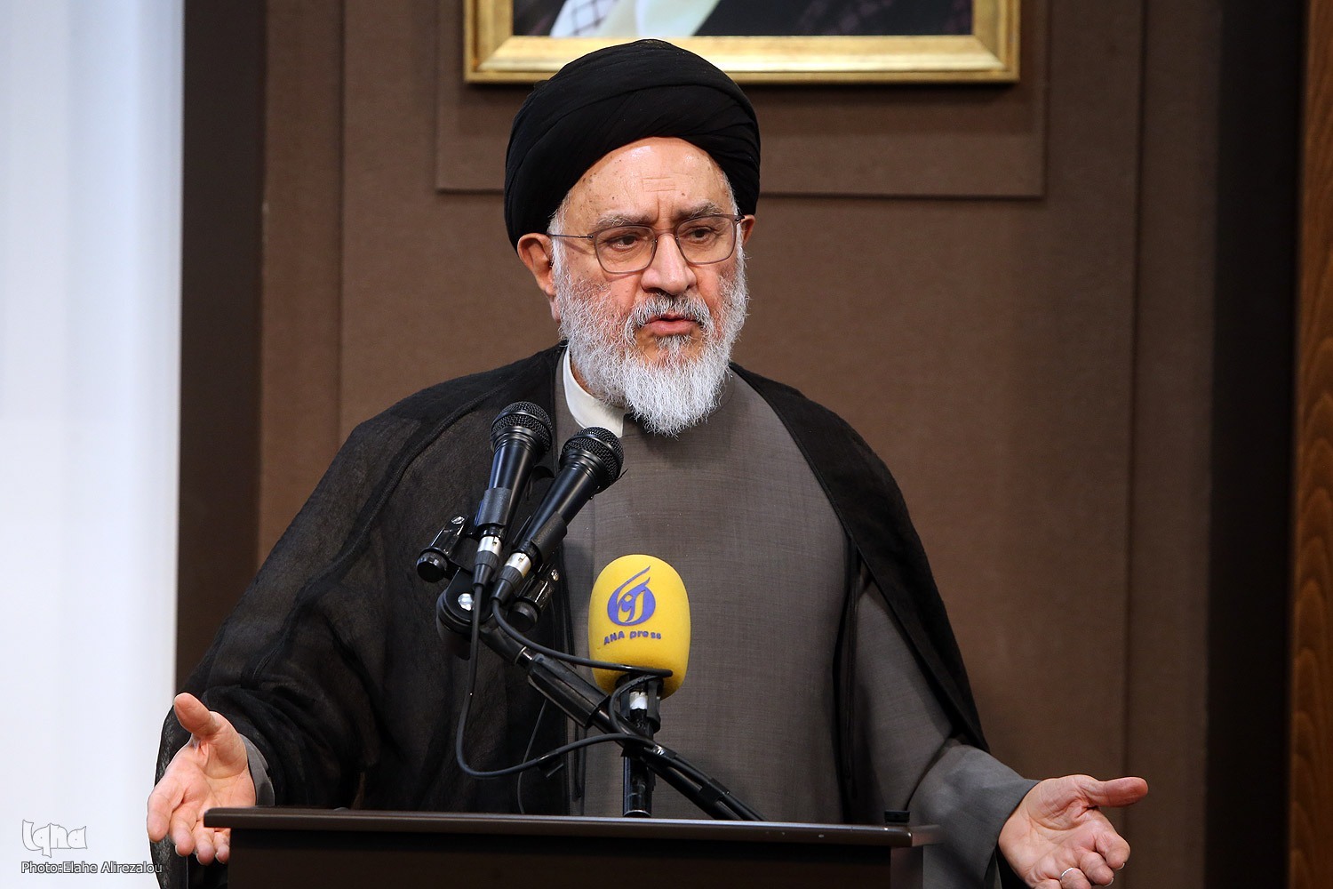 سید مصطفی محقق داماد