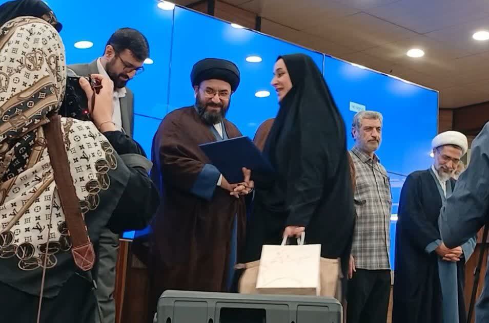 تجلیل از 2 قهرمان پاراالمپیک از سوی جامعه قرآنی