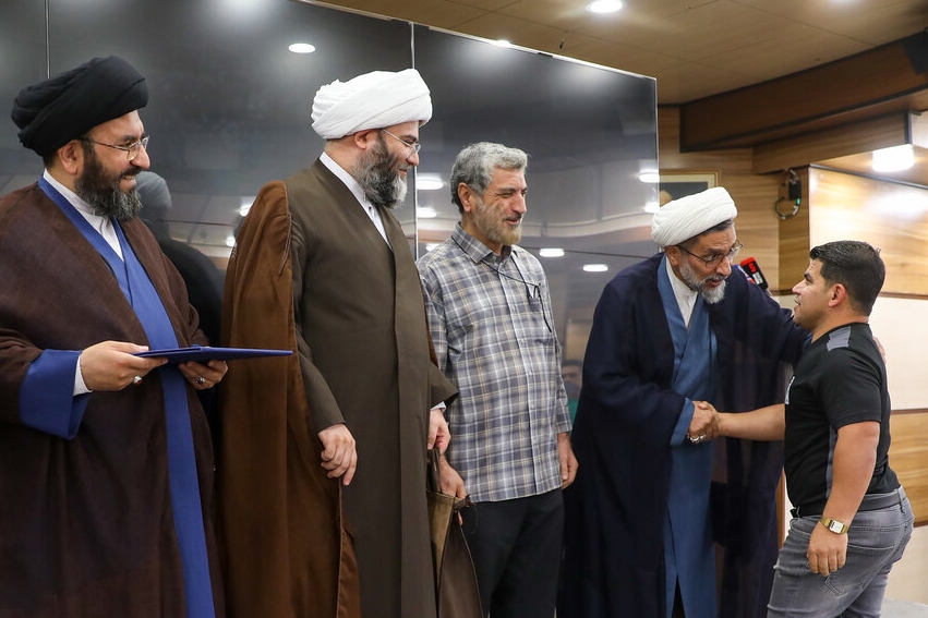 تجلیل از 2 قهرمان پاراالمپیک از سوی جامعه فعالان قرآنی تجلیل از 2 قهرمان پاراالمپیک از سوی جامعه فعالان قرآنی