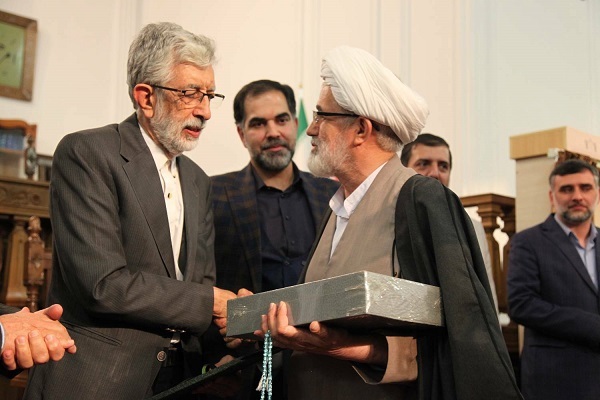 تعداد نسخههای خطی نشانگر فرهنگ و تمدن ایرانزمین است تعداد نسخههای خطی نشانگر فرهنگ و تمدن ایرانزمین است