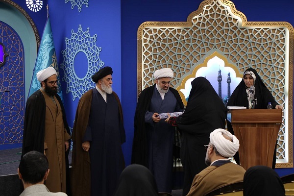 ارسالی/// تجلیل تولیت آستان مقدس مسجد جمکران از بانوان نویسنده «کتاب جمکران»