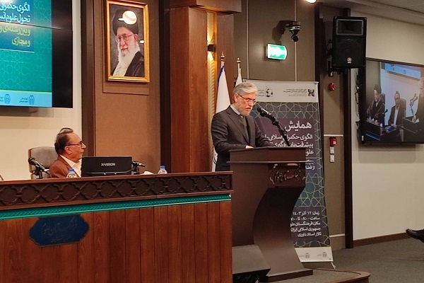 علوم انسانی جامعه بشری را به سعادت می‌رساند