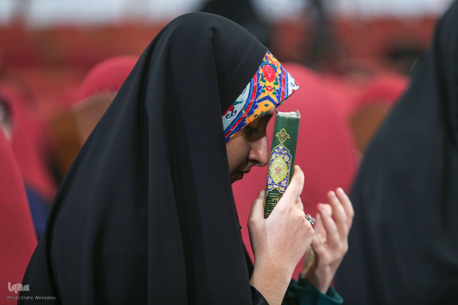 هدیه ثواب تلاوت قرآن به شهیده زینب کمایی