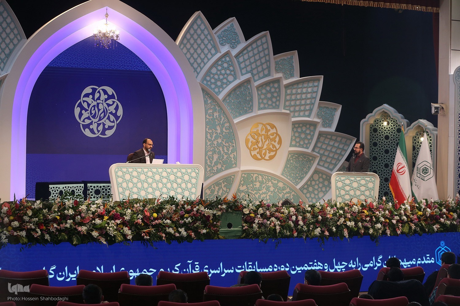 تلطیف‌کردن فضا به منظور تأثیر بیشتر بر مخاطب  ویژگی دعاخوان است