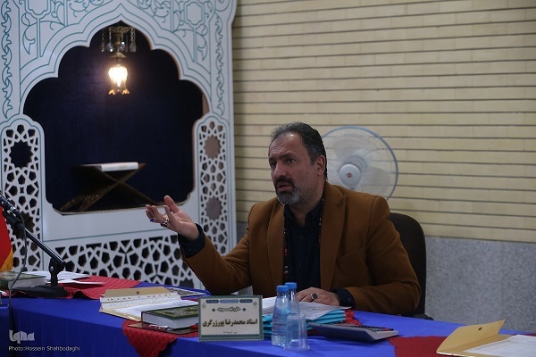 عامل موفقیت دعاخوانان نزدیک شدن به فضای مداحی است