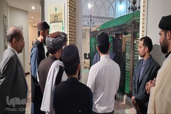 تشرف معاون وزیر حمل و نقل امارت اسلامی افغانستان به حرم امام رضا(ع)