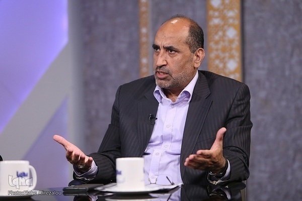 غلامرضا کریمی، دانشیار روابط بین‌الملل و رئیس دانشکده حقوق و علوم سیاسی دانشگاه خوارزمی