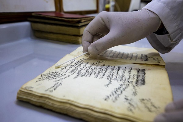 اقدامات آستان عباسی برای احیای نسخ خطی اسلامی