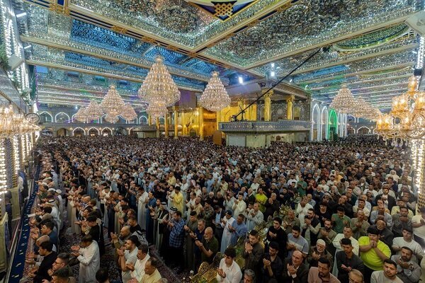 اقامه نماز عید فطر در کربلا + عکس