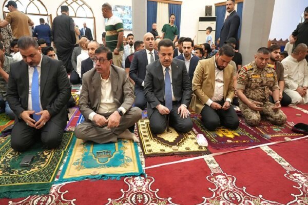 اقامه نماز عید فطر در کربلا + عکس