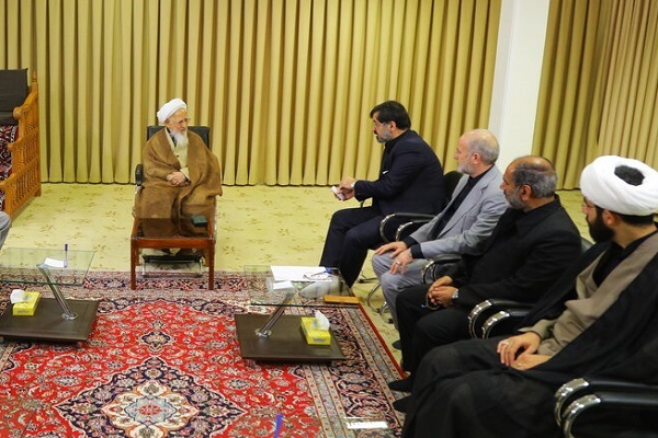 دلارفروشی کسب و کار کاذب است