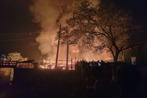 آتشسوزی در اردوگاه مسلمانان آواره روهینگیایی در بنگلادش + عکس آتشسوزی در اردوگاه مسلمانان آواره روهینگیایی در بنگلادش + عکس