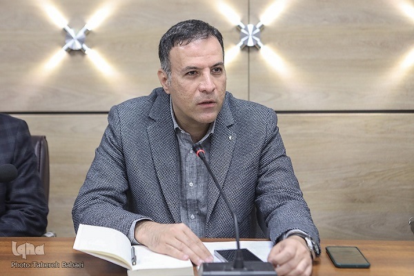 صادق خلخالی و شاملو با وجود دو قطب مخالف شاهنامه را میستایند صادق خلخالی و شاملو با وجود دو قطب مخالف شاهنامه را میستایند